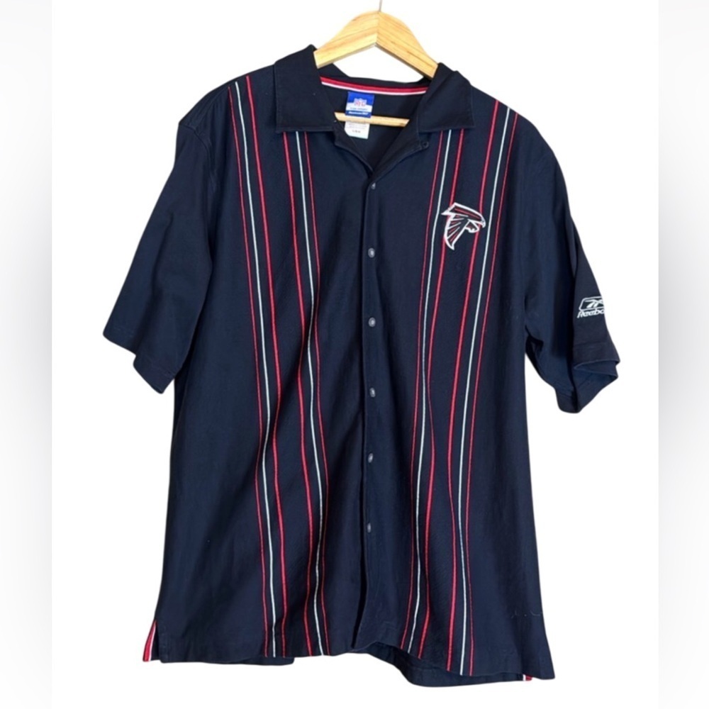 Atlanta Falcons casual short sleeve shirt with button closure Size Large